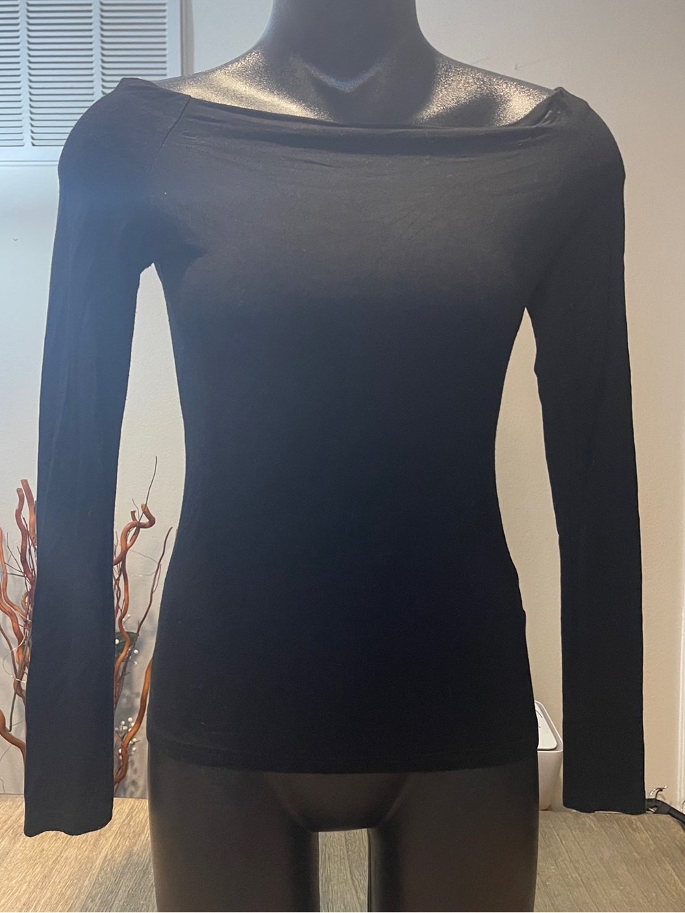 PattyBoutik Classic Black Off-Shoulder Long Sleeve Women's Top, Size Medium